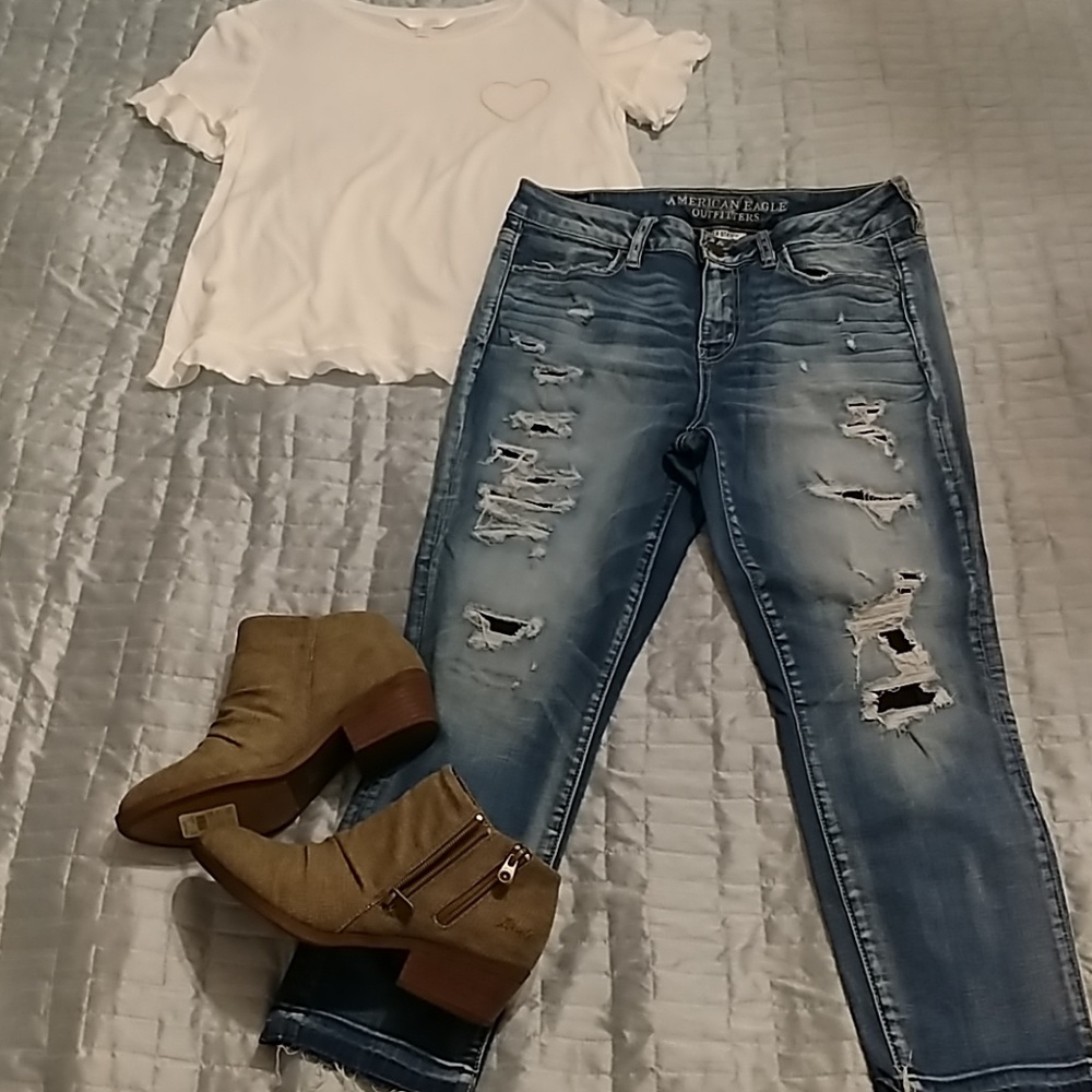 American Eagle ripped jean capris